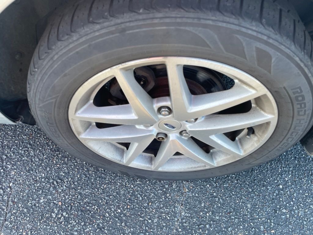 Used 2010 Silver Ford SE image 10