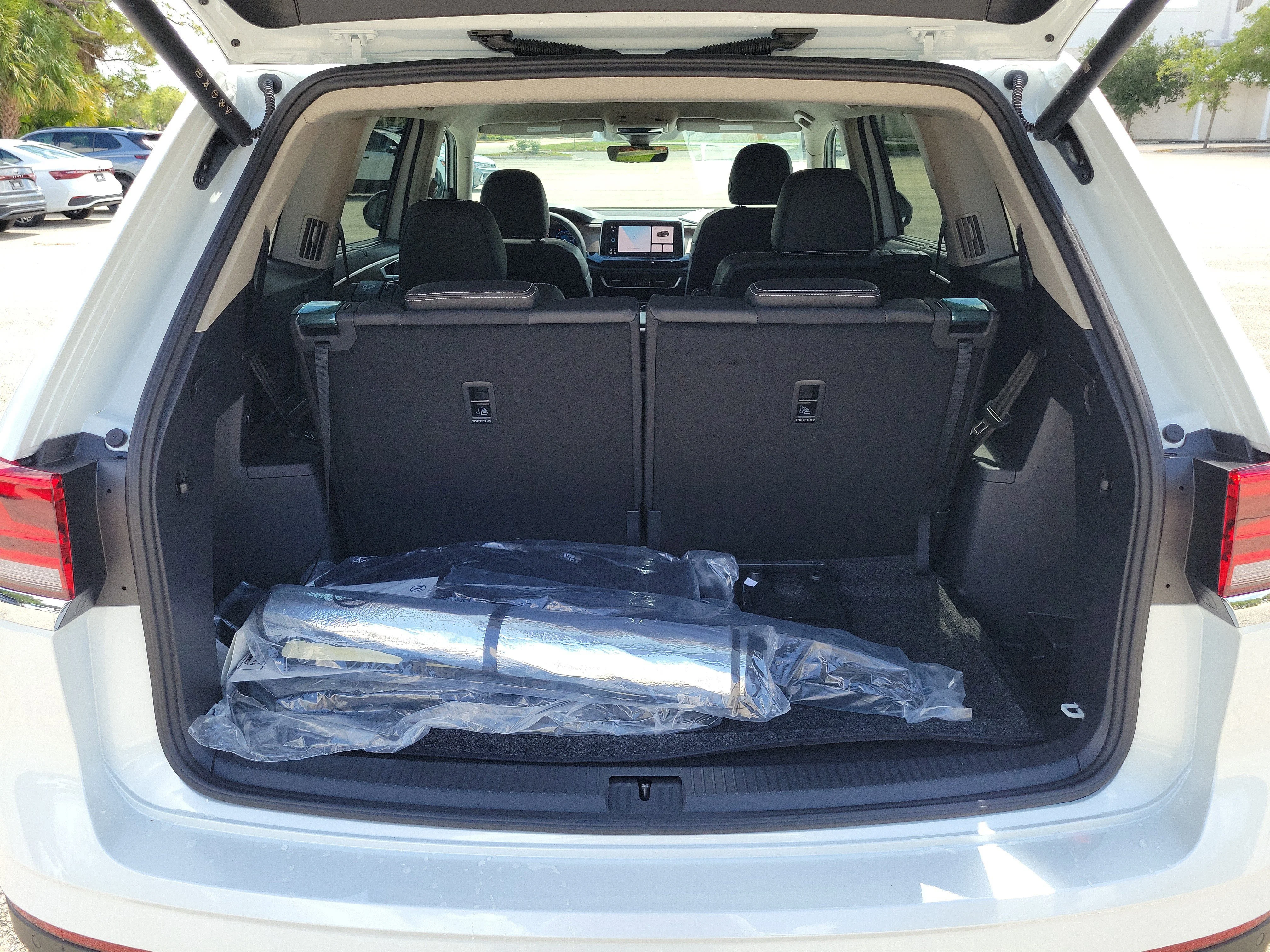 New 2026 White Volkswagen SE w/Technology image 11