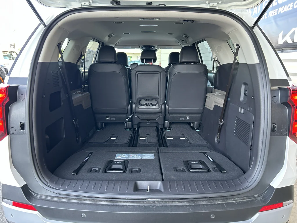 New 2026 Snow White Kia LXS image 12