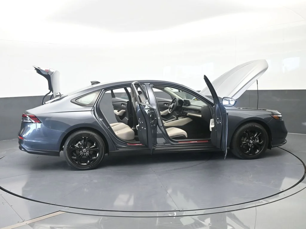 Used 2025 Gray Honda SE image 70