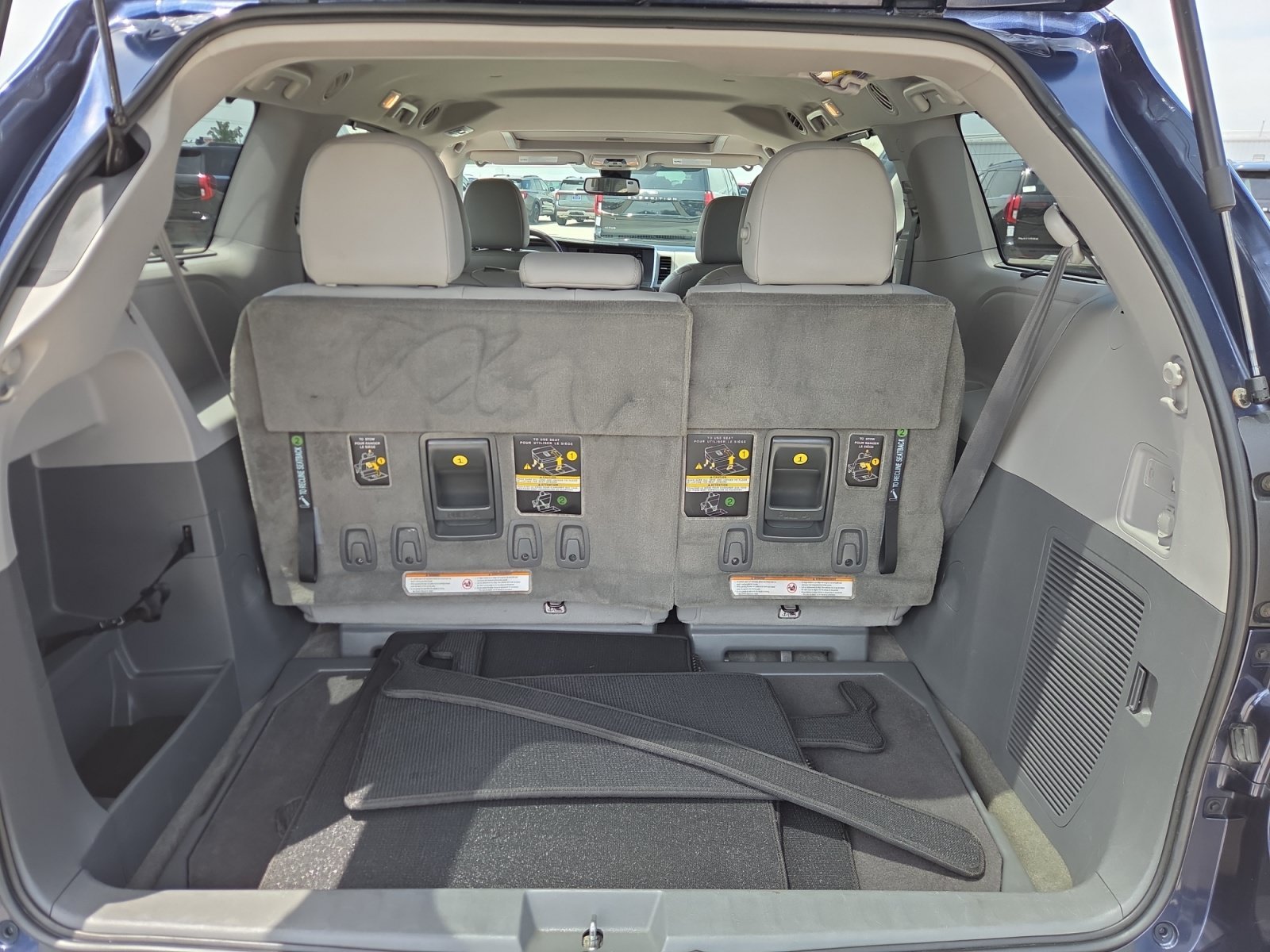 2018 Toyota Sienna XLE - Photo 17