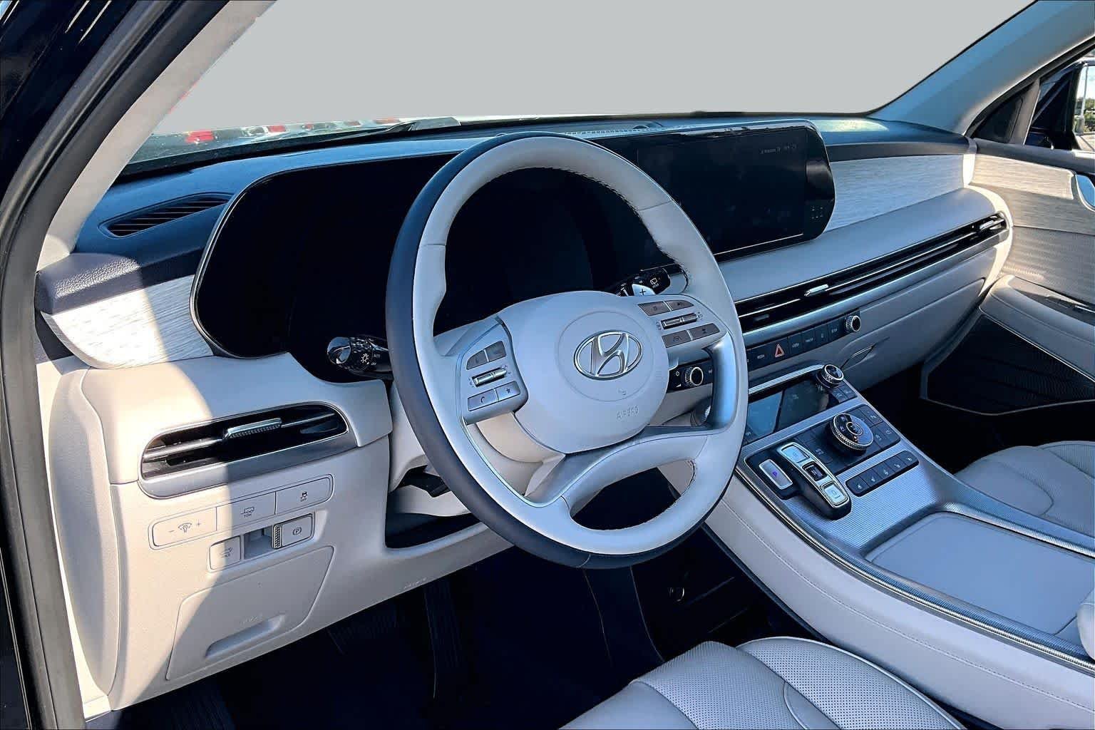 Used 2024 Abyss Black Pearl Hyundai Calligraphy image 18