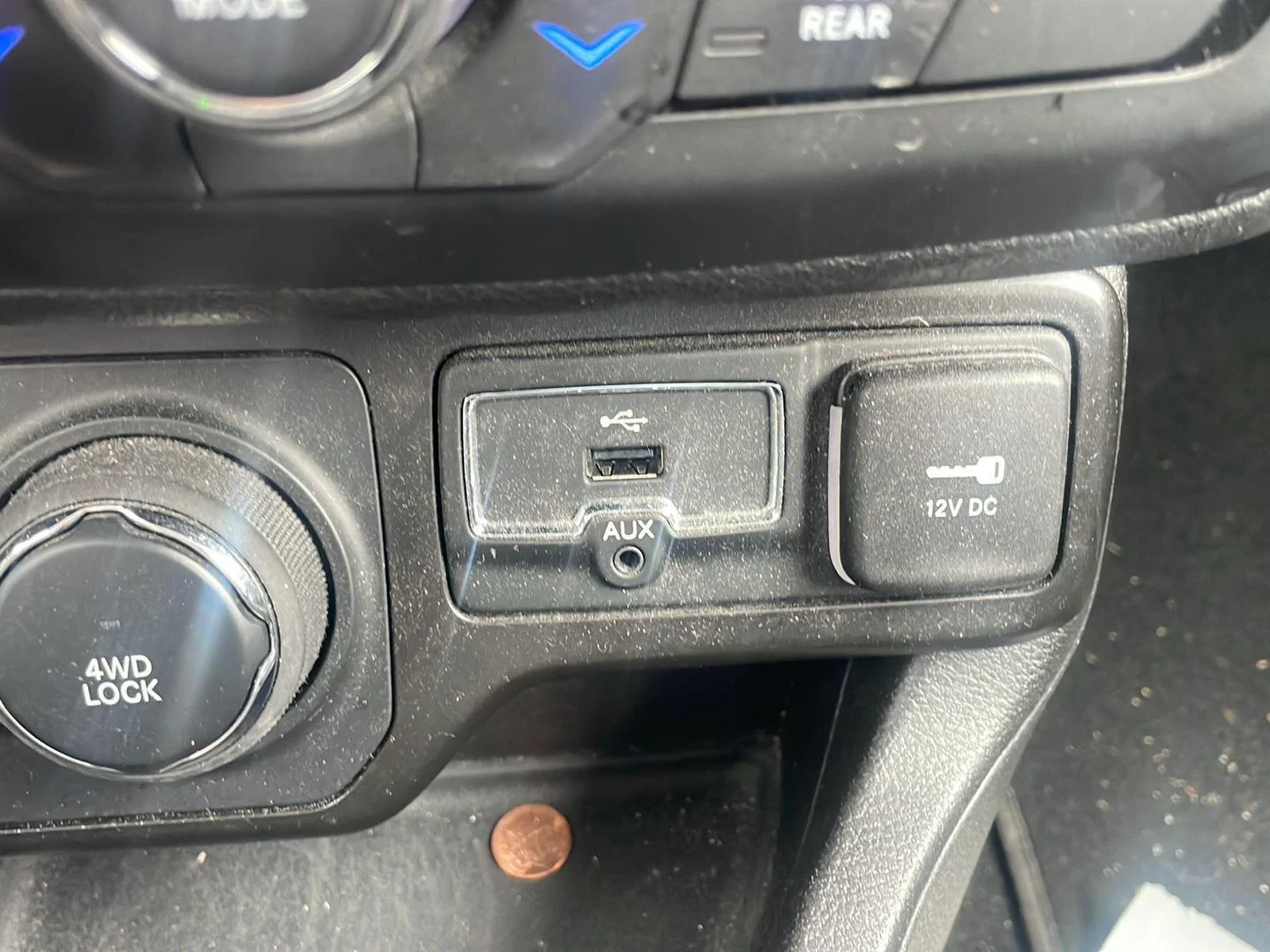 Used 2020 Alpine White Clearcoat Jeep Latitude image 5