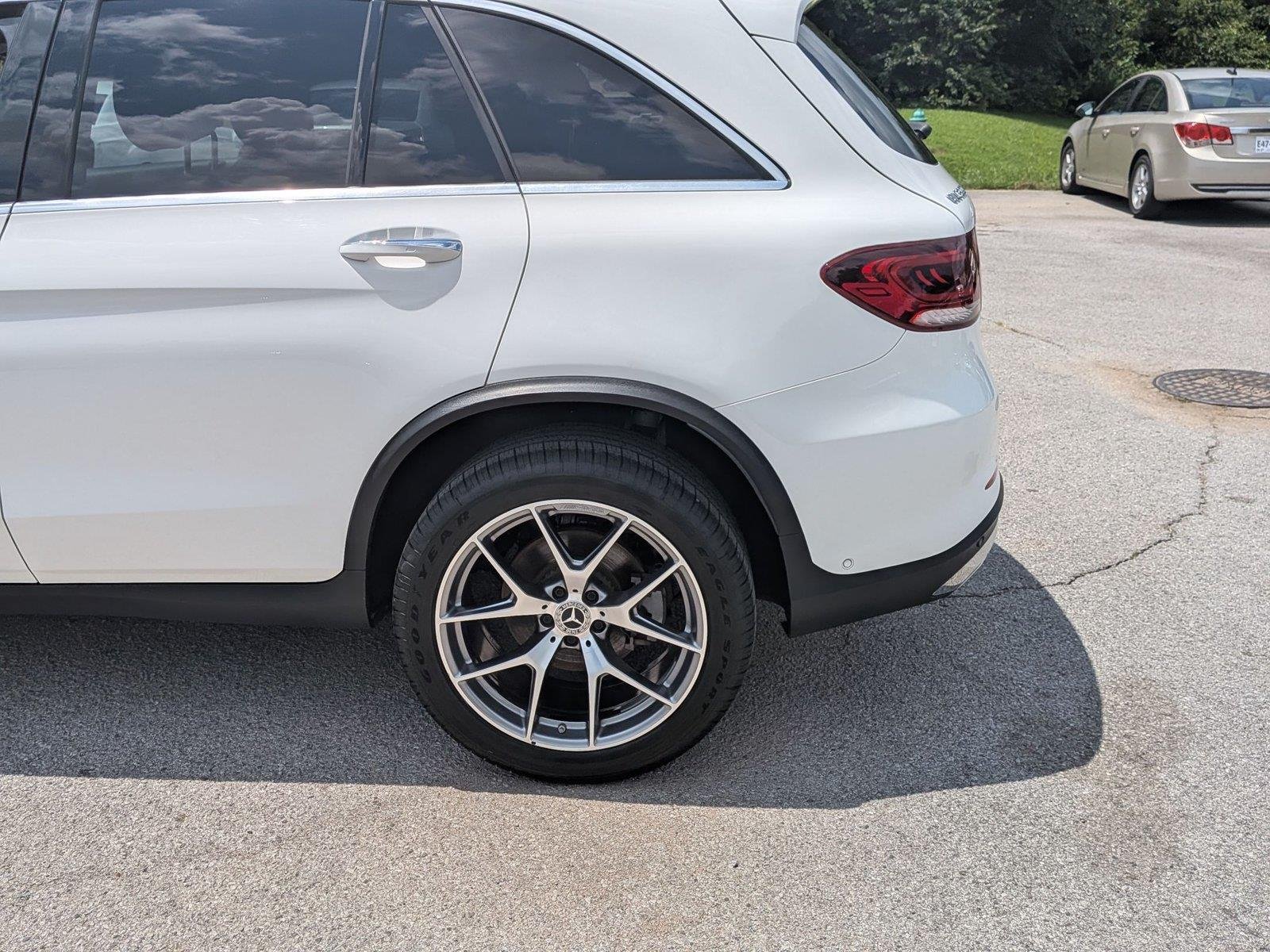 Used 2022 Polar White Mercedes-Benz GLC 300 image 11