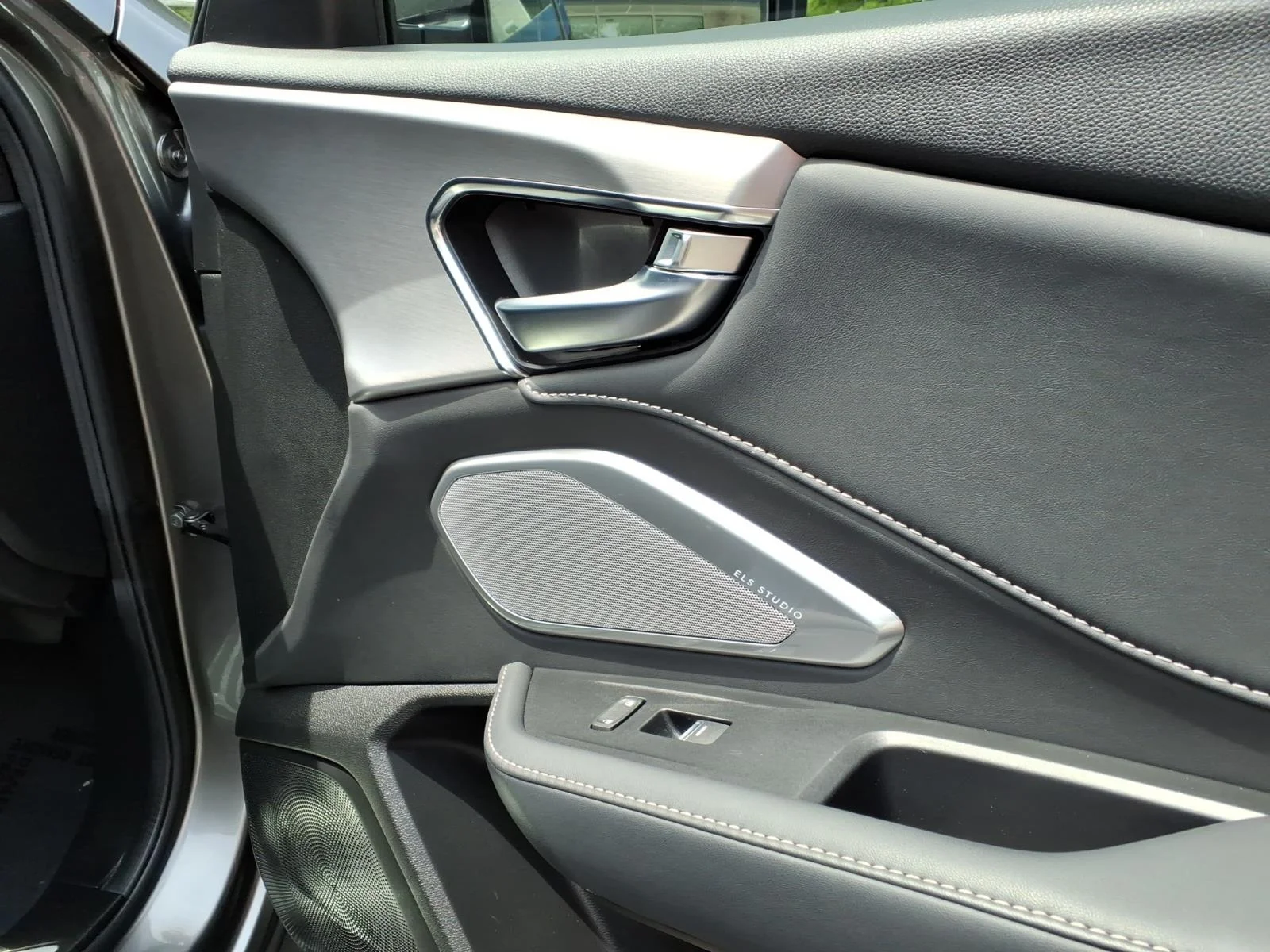 Used 2024 Liquid Carbon Metallic Acura SH-AWD TECH image 12