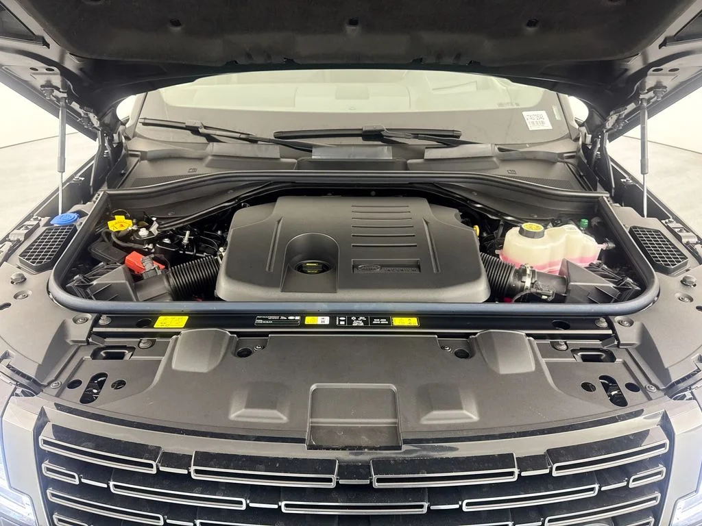 New 2026 Santorini Black Land Rover SE image 27