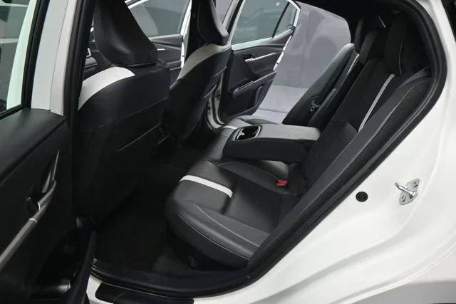 Used 2025  Toyota SE image 15