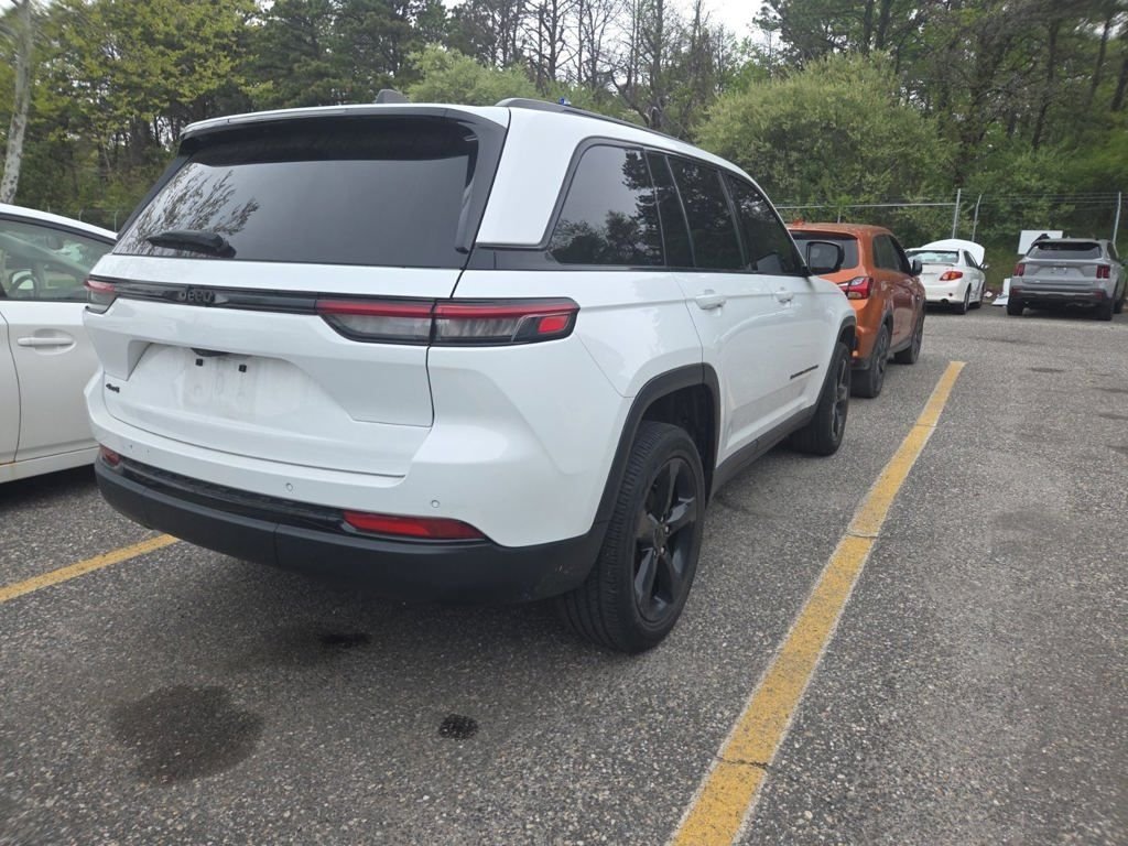 Used 2024 White Jeep Altitude X image 2