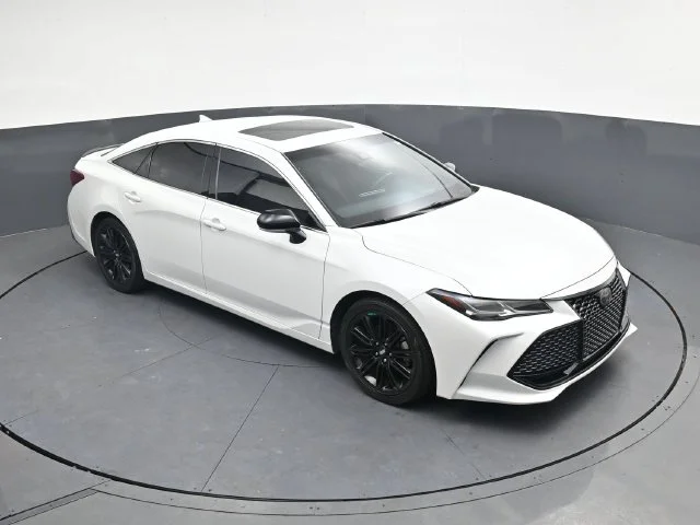 Used 2019 Pearl Toyota Touring image 23