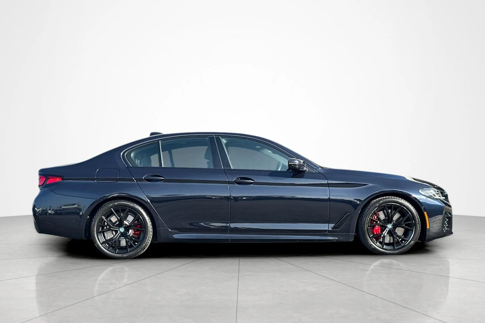 Used 2023 Carbon Black Metallic BMW 540i image 6