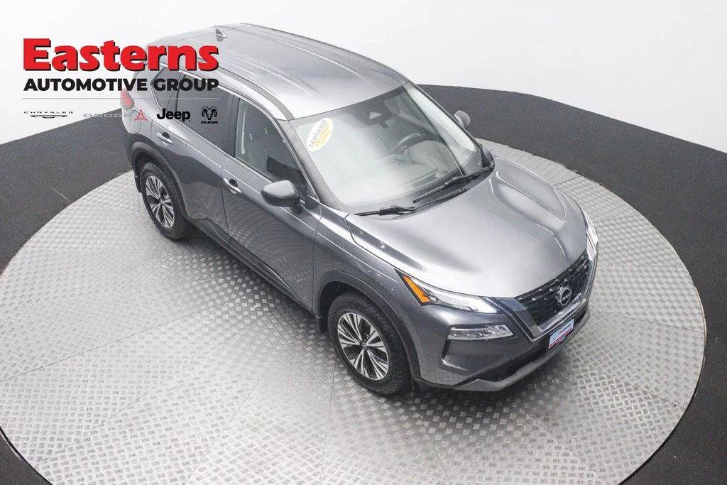 Used 2023 Gray Nissan SV image 3