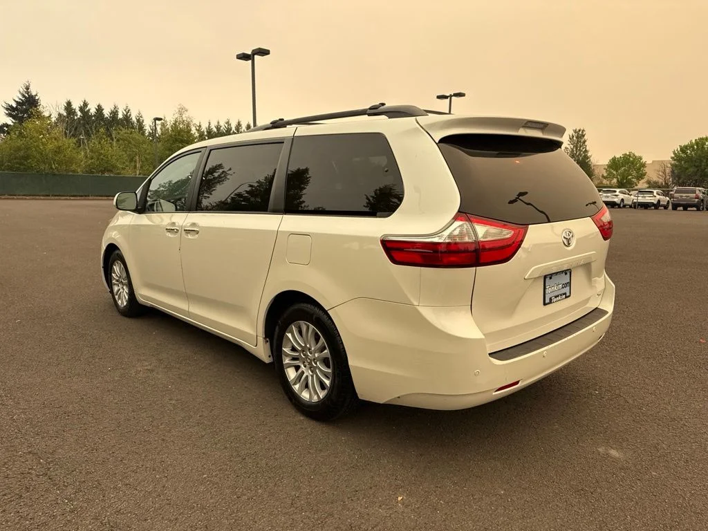 Used 2015 Blizzard Pearl Toyota XLE image 5