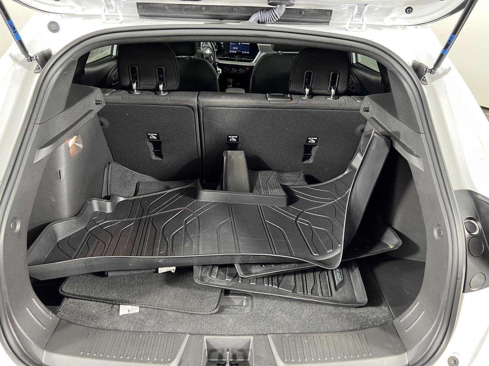 Used 2025 Summit White Chevrolet 1RS image 44