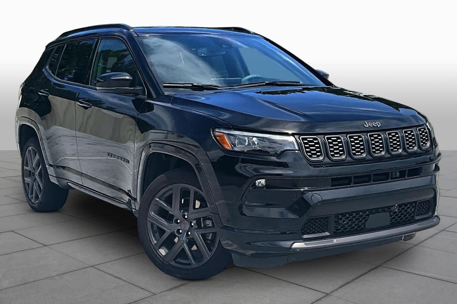 Used 2024 Diamond Black Crystal Pearlcoat Jeep Limited image 3