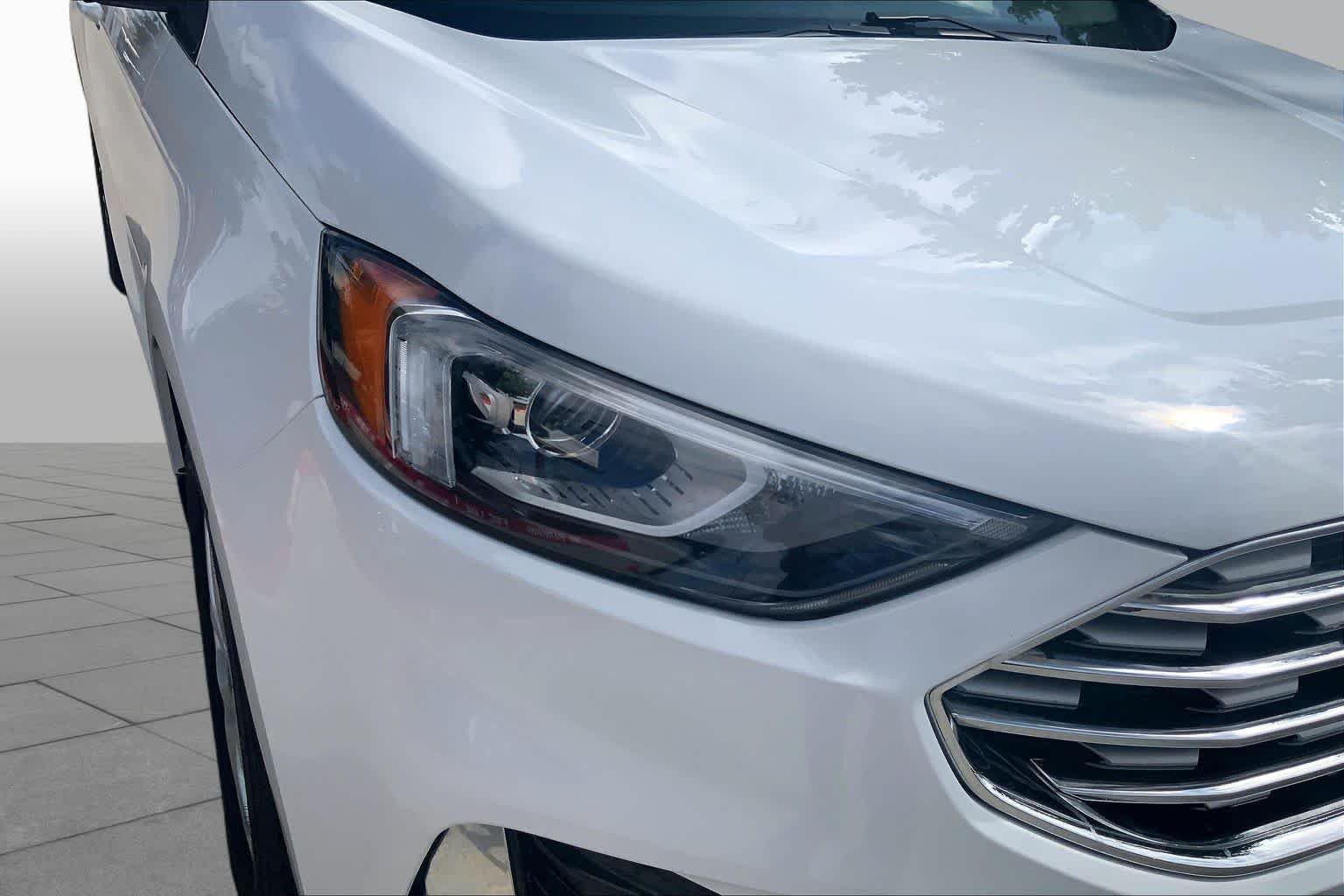 Used 2022 Oxford White Ford SEL image 27
