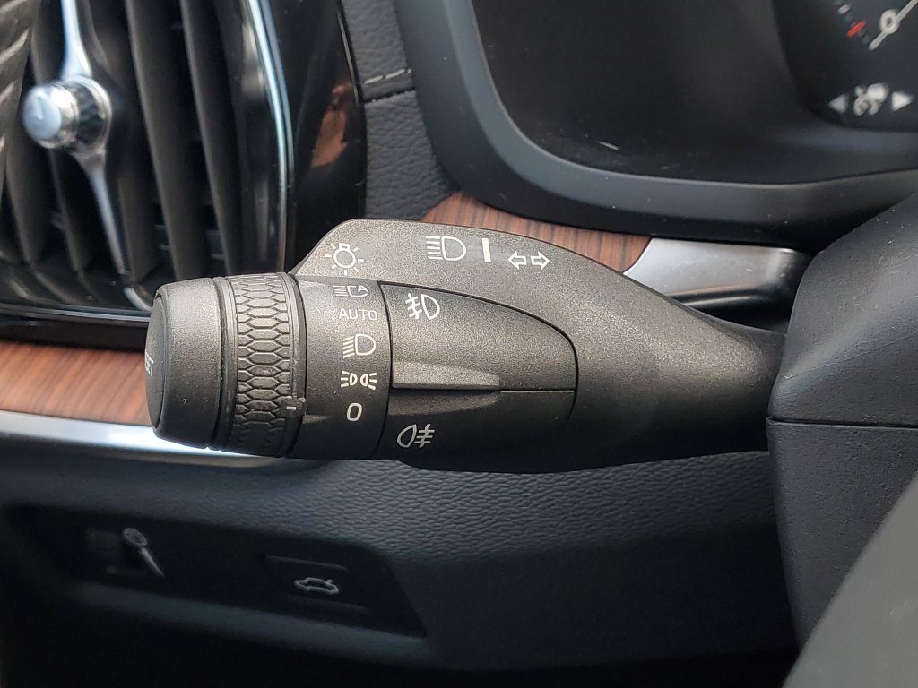 Used 2020  Volvo T5 image 23