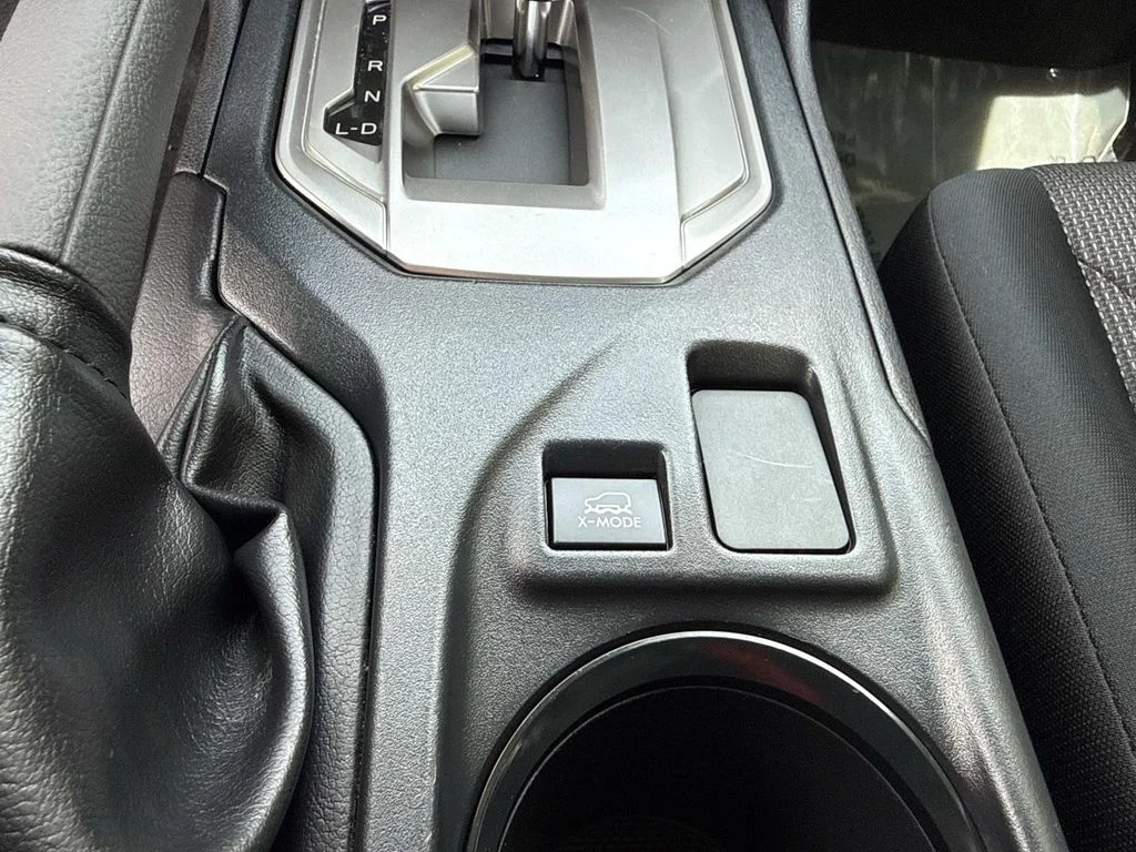 Used 2023 White Subaru Base image 33