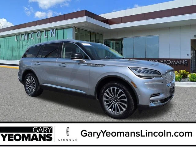 Used 2021 Silver Lincoln Reserve image 1