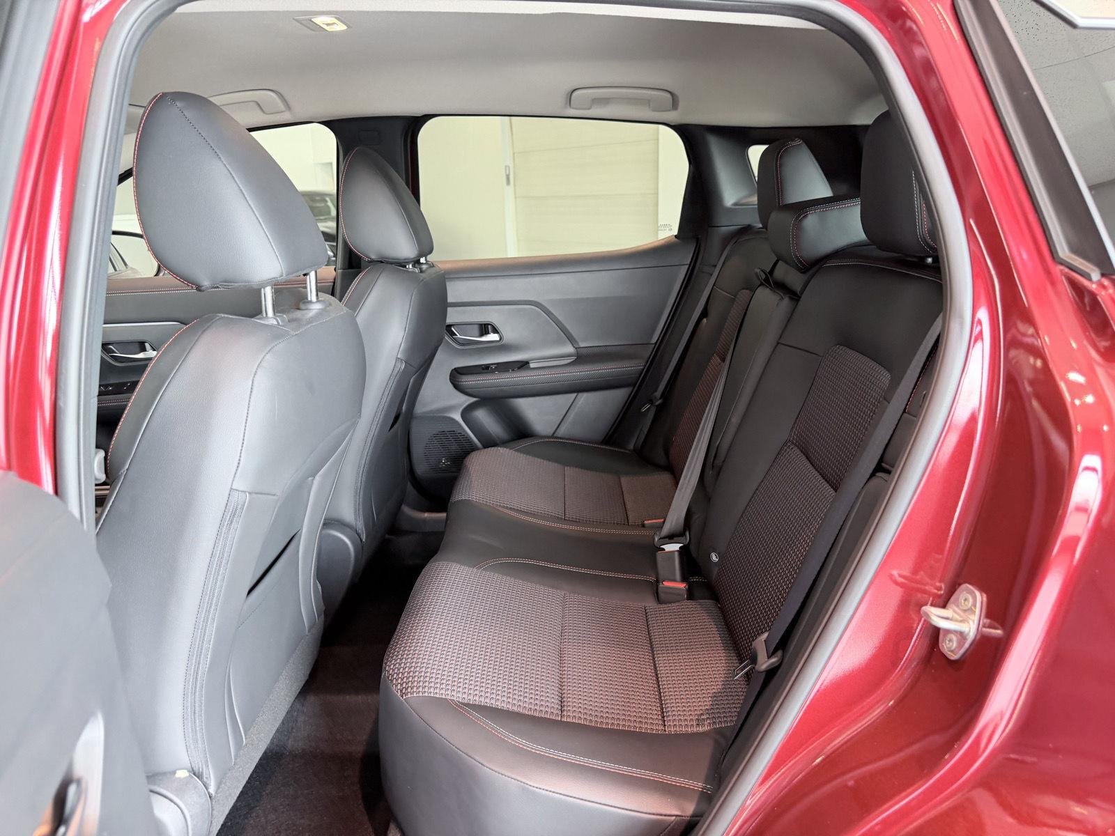 Used 2025 Scarlet Ember Tintcoat Nissan SR image 22