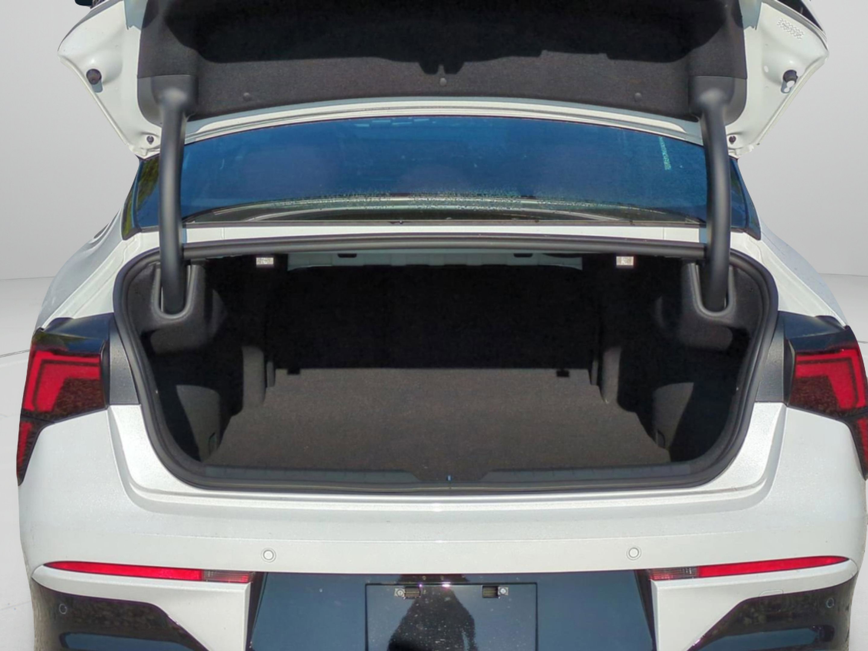New 2026 Snow White Pearl Kia GT-Line image 14