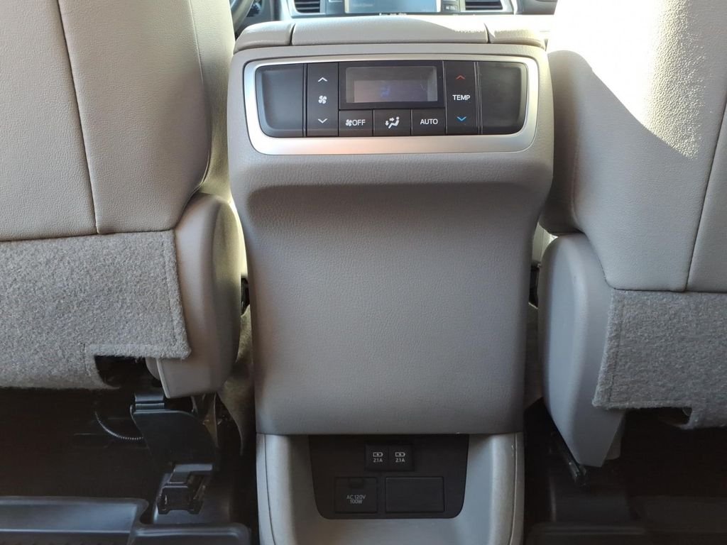 Used 2018 Silver Toyota XLE image 14