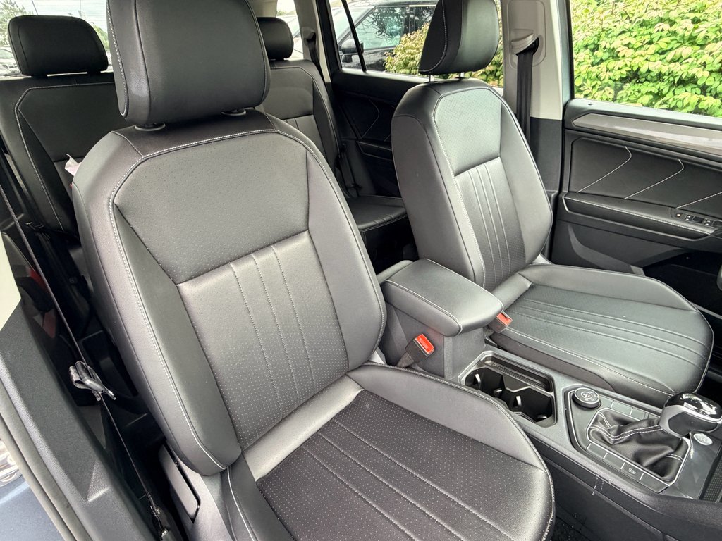 Used 2024 Platinum Gray Metallic Volkswagen SE image 18