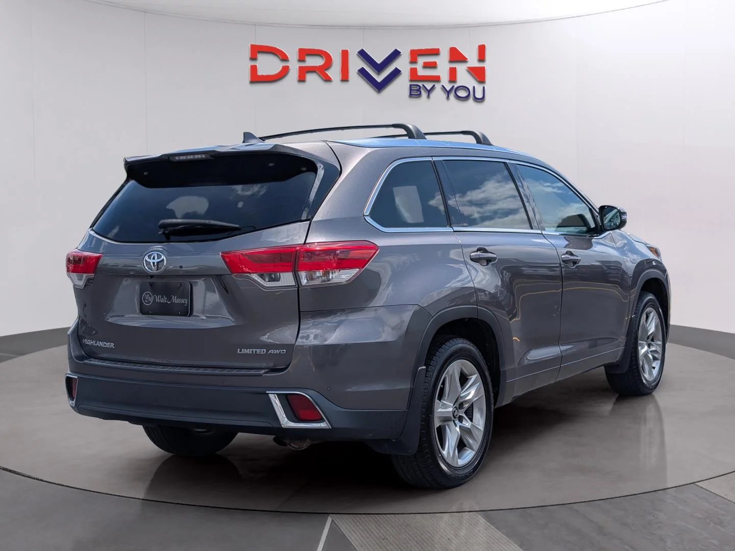 Used 2017 Predawn Gray Mica Toyota Limited image 5