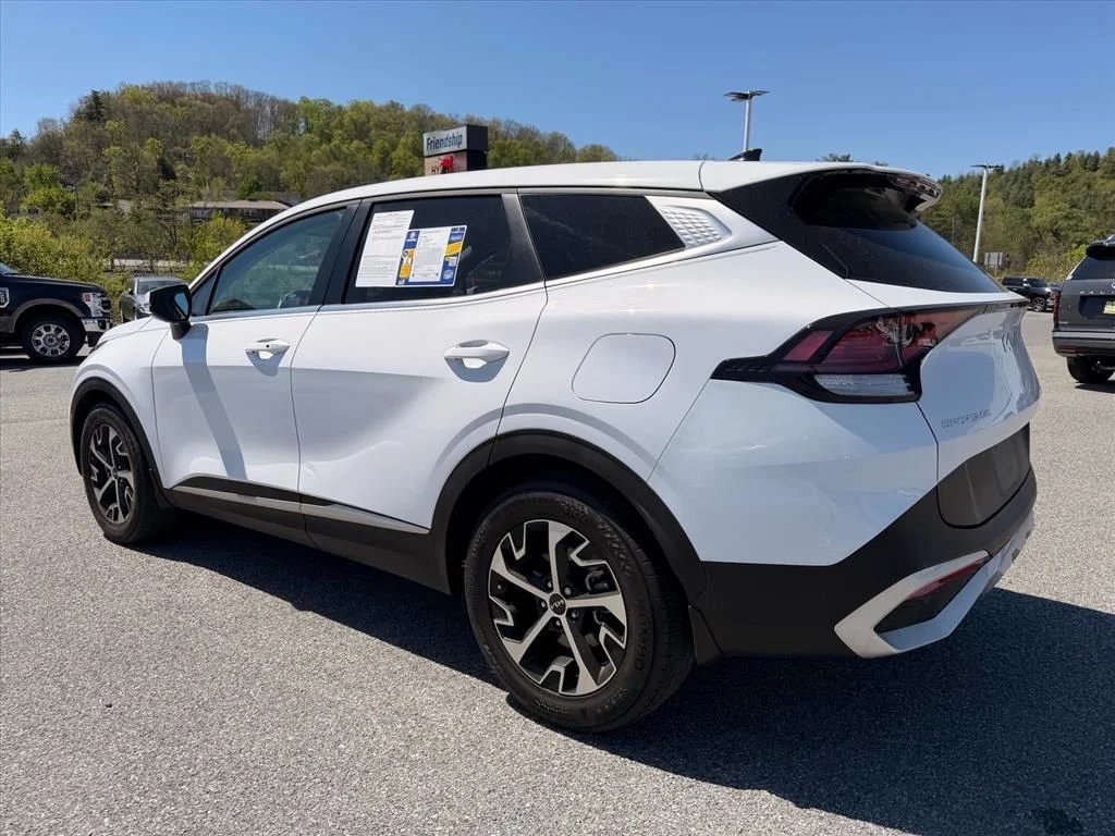 Used 2025 White Kia EX image 5