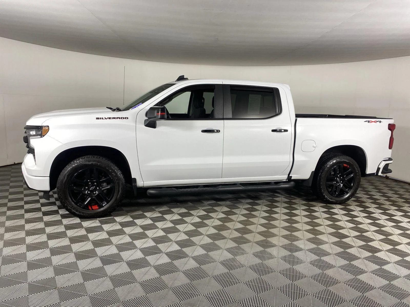 Used 2024 Summit White Chevrolet RST image 4