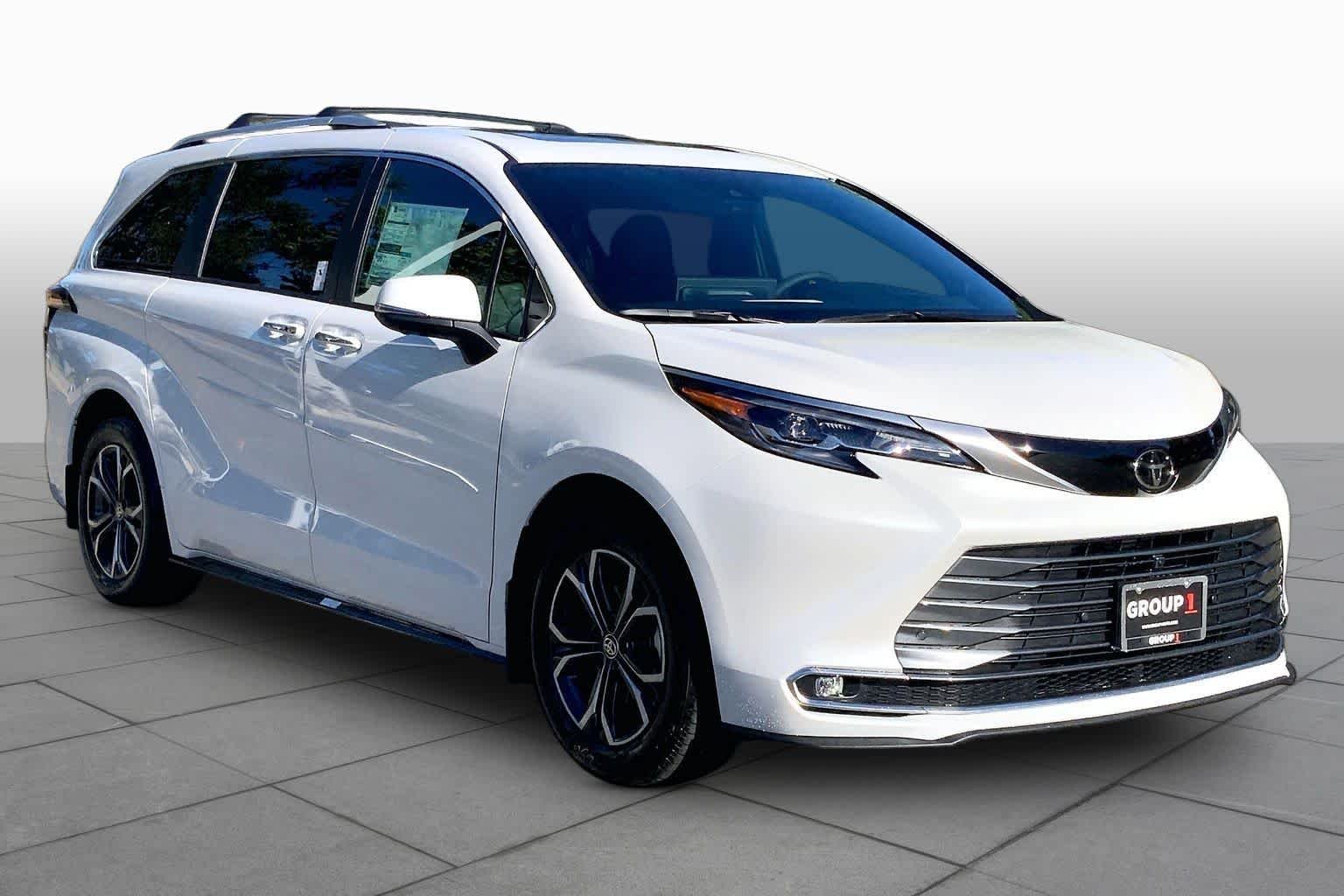 New 2026 Wind Chill Pearl Toyota Platinum image 2
