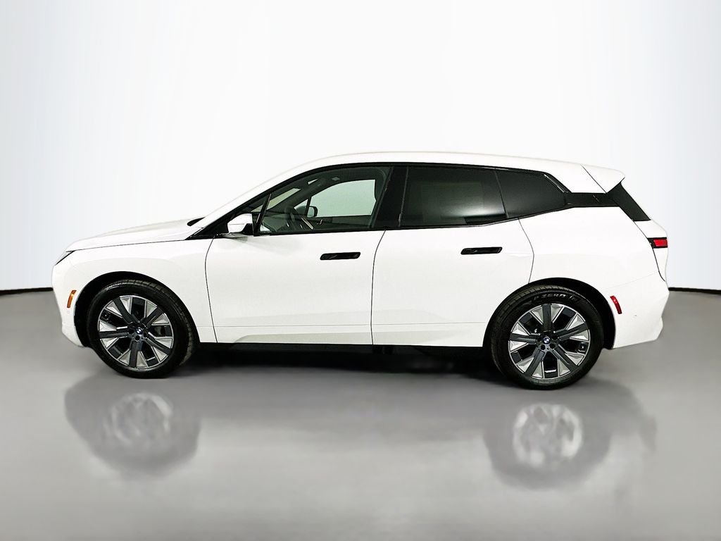 Used 2026 Alpine White BMW xDrive45 image 8