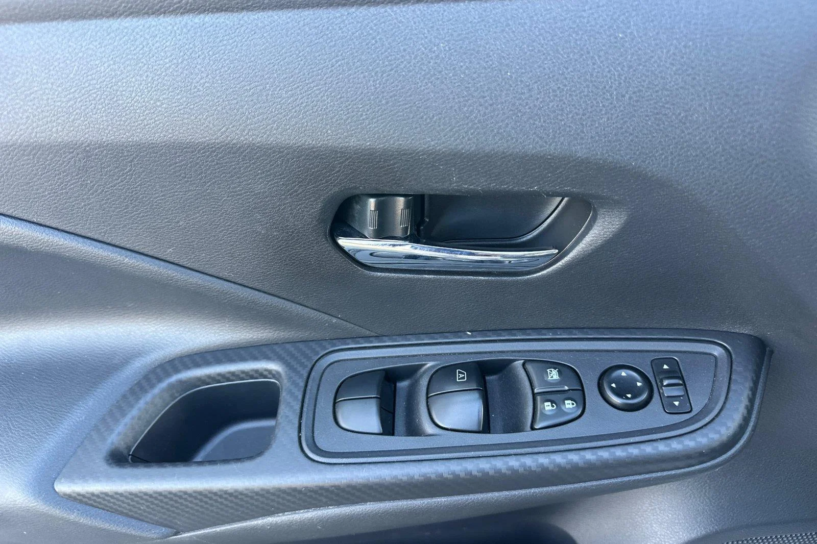 Used 2025 Brilliant Silver Metallic Nissan SV image 11