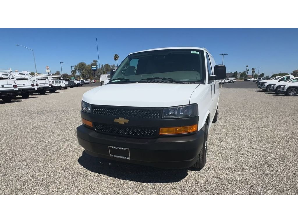 New 2026 Summit White Chevrolet 1WT image 6