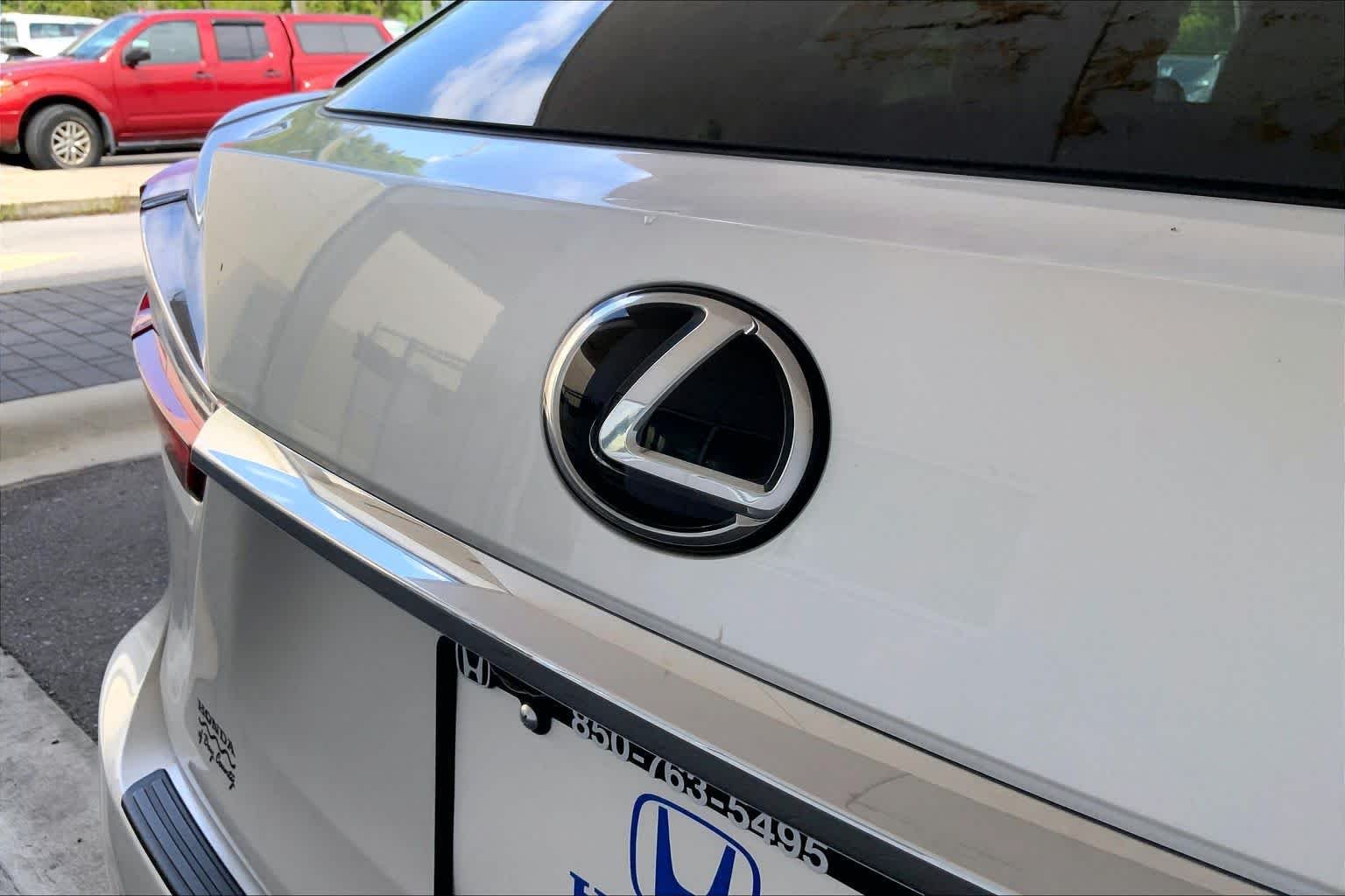 Used 2020 Eminent White Pearl Lexus  image 33
