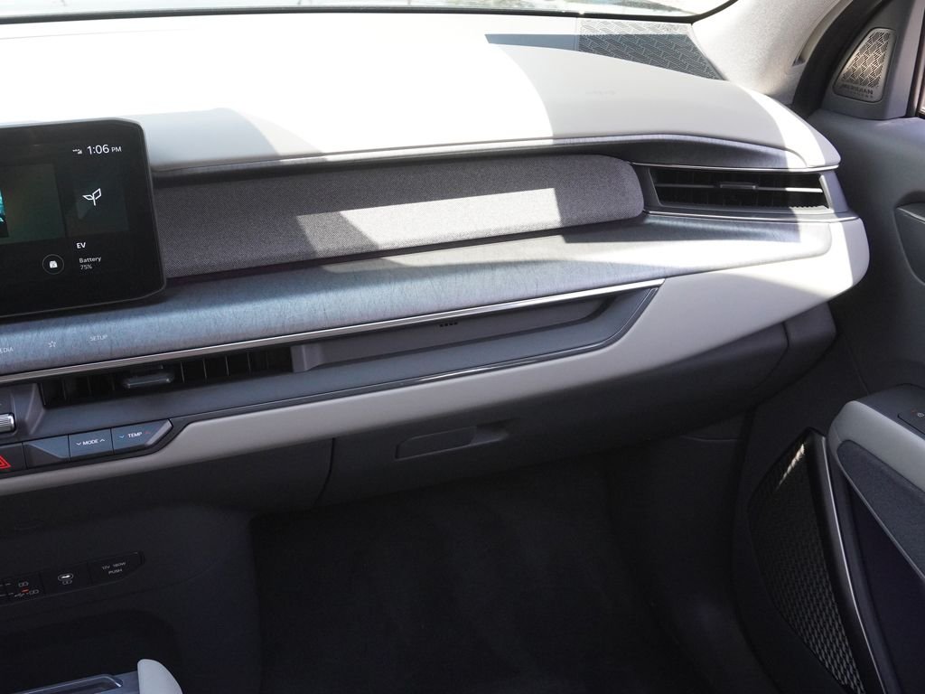 Used 2024 Black Kia Land image 39