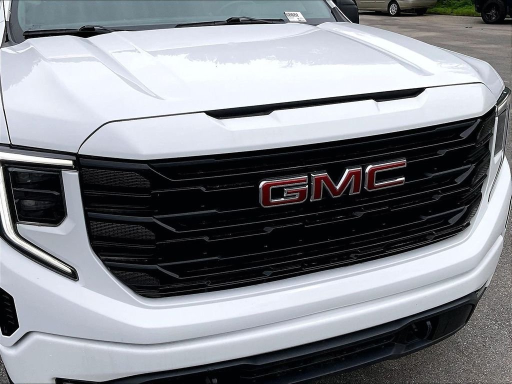 Used 2023 White GMC Elevation image 31