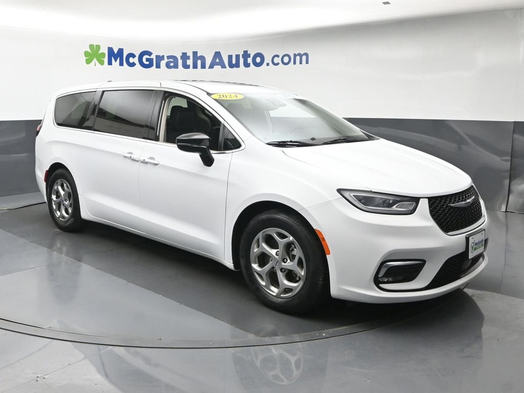 Used 2024 White Chrysler Limited image 2