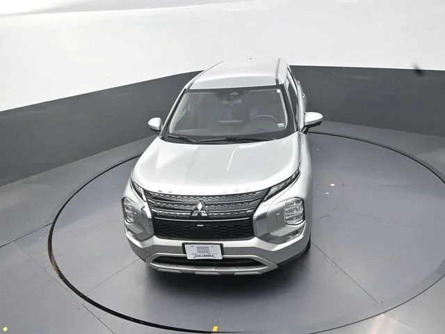Used 2023  Mitsubishi  image 12