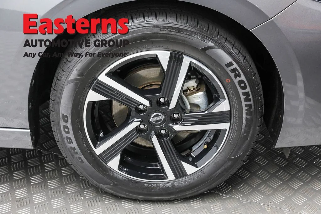 Used 2024 Gray Nissan SV image 30