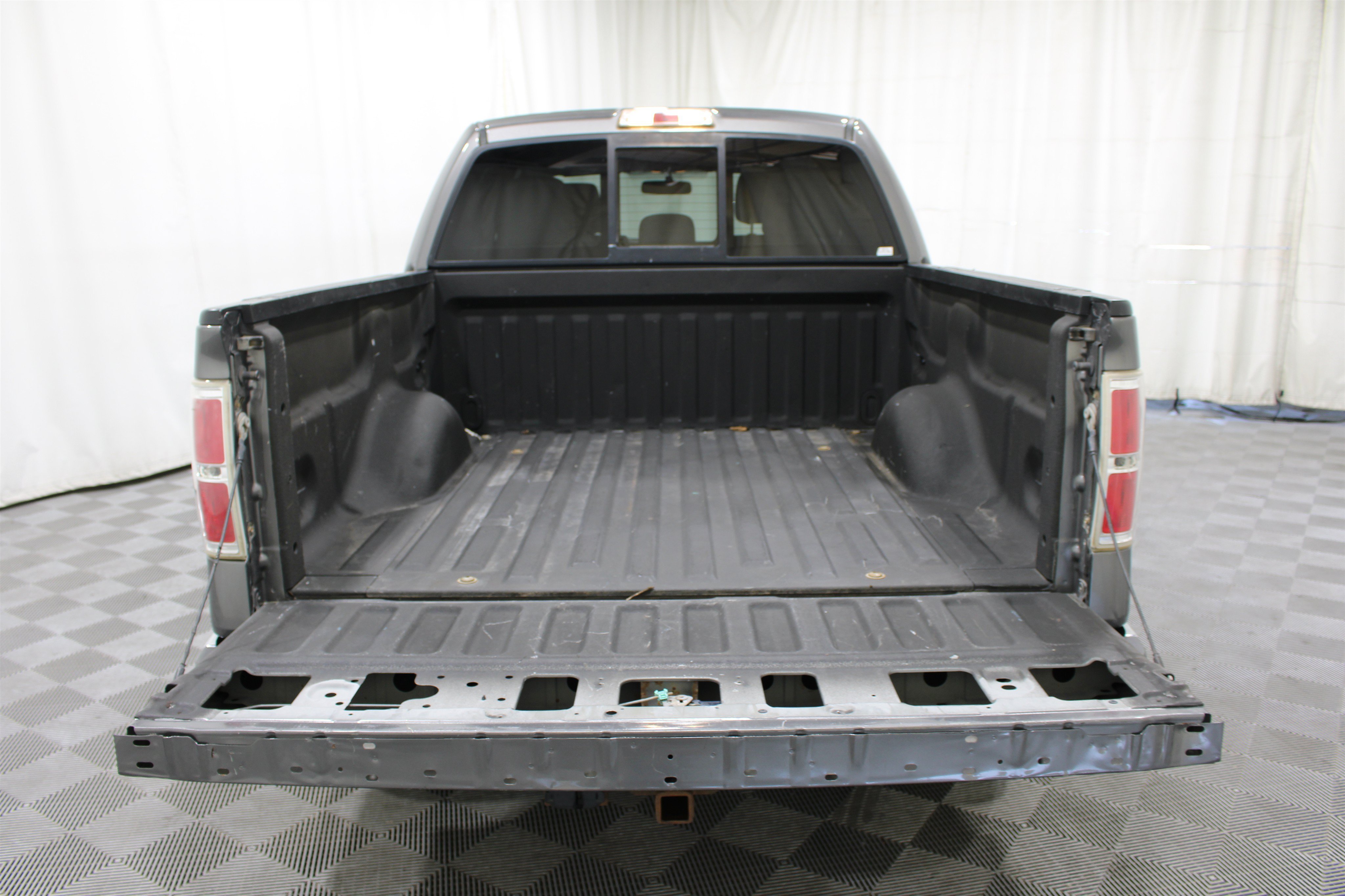 Used 2014 Sterling Gray Metallic Ford XLT image 17