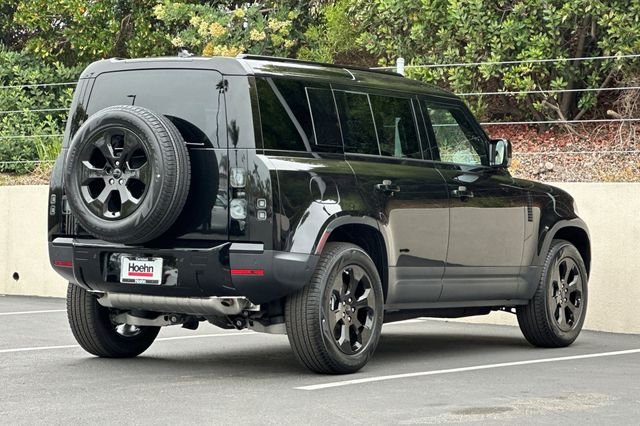 New 2026 Santorini Black Land Rover S image 5
