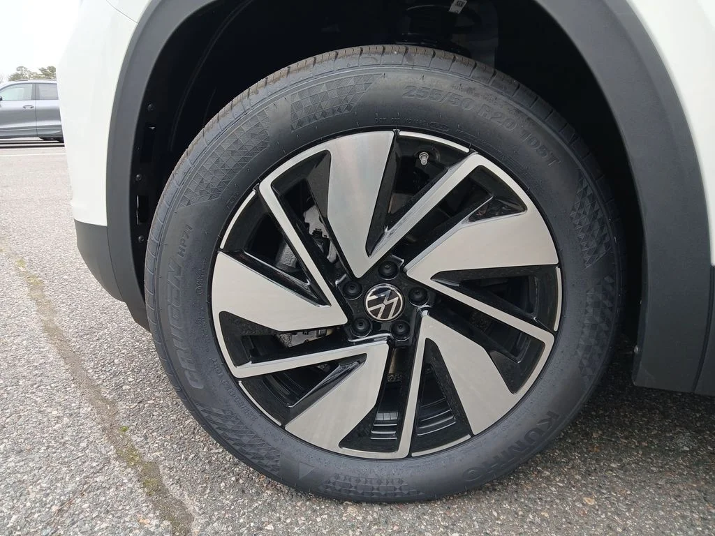 New 2026 White Volkswagen SE w/Technology image 25