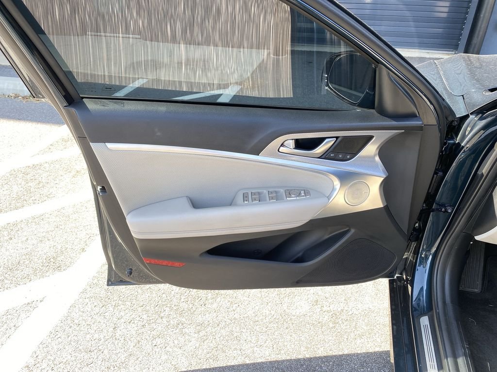 2022 GENESIS G70 Standard - Photo 17