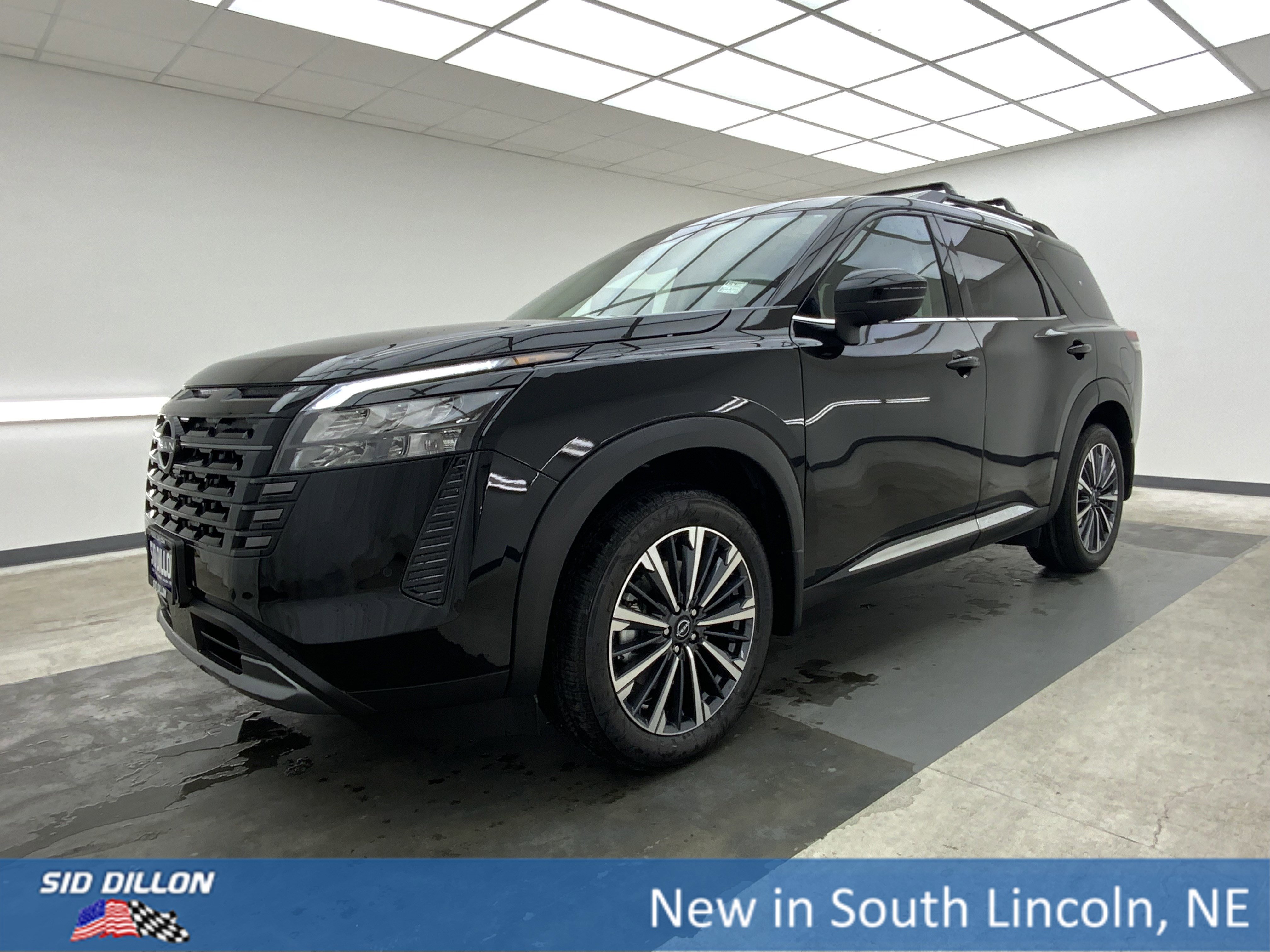 2026 Nissan Pathfinder Platinum 4WD's photo