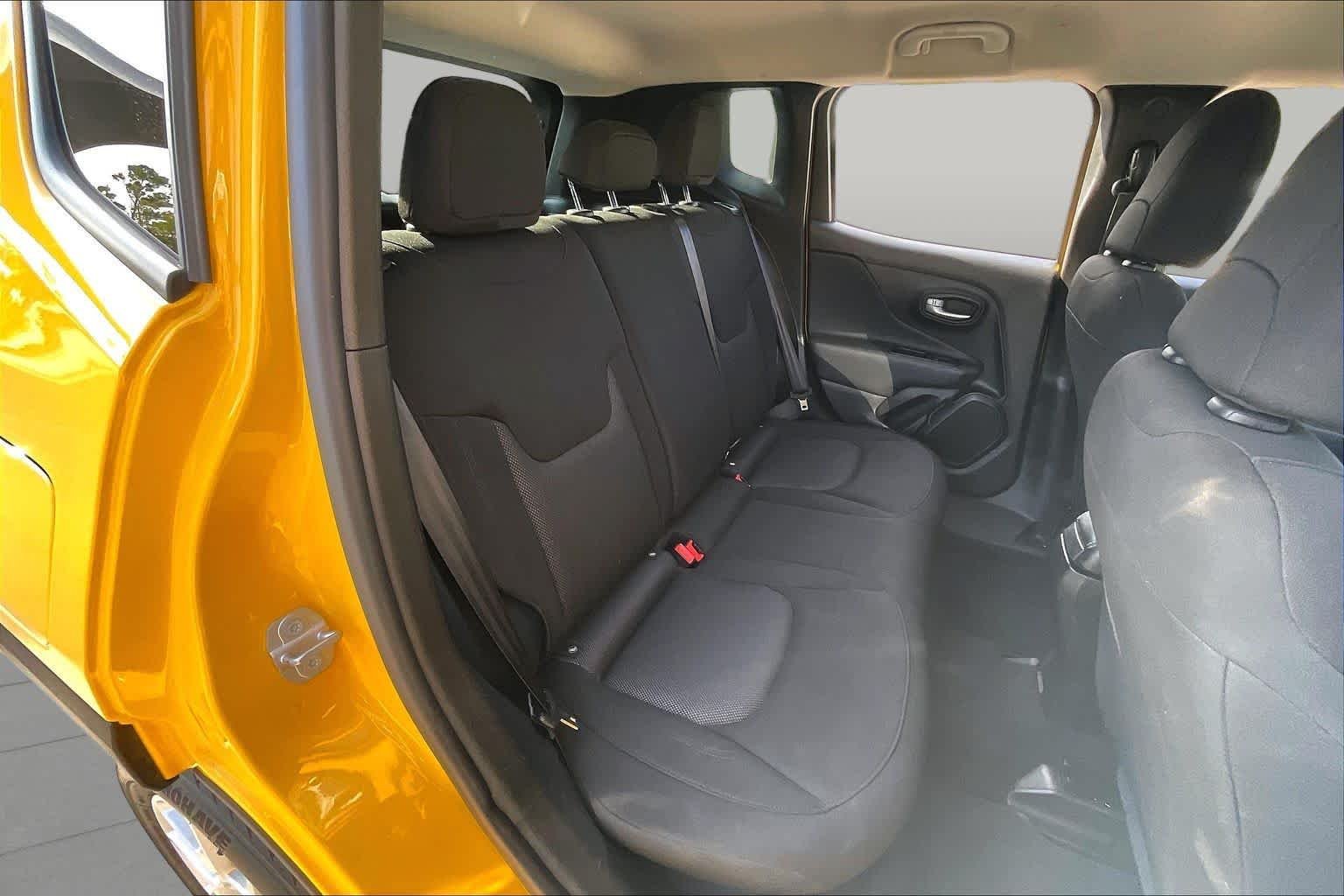 Used 2023 Solar Yellow Clearcoat Jeep Latitude image 19