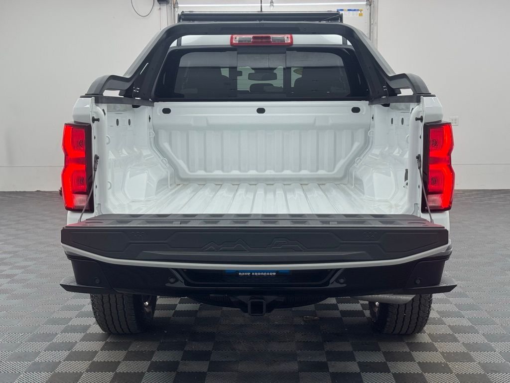 Used 2025 Summit White Chevrolet Z71 image 10