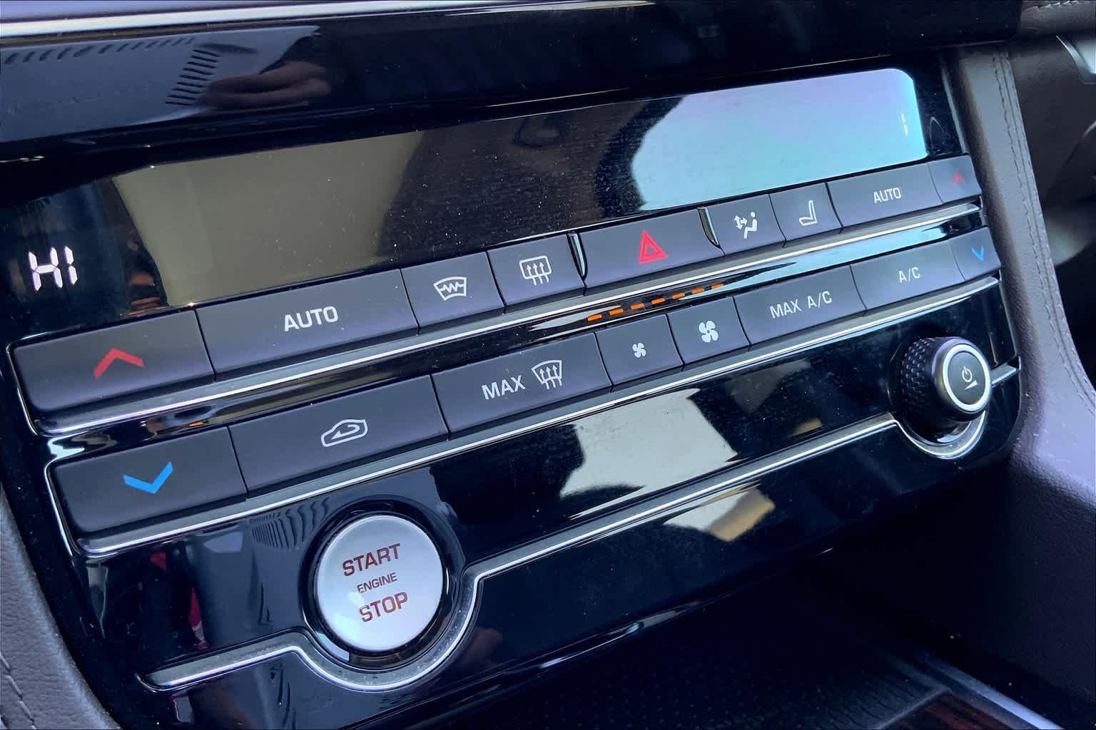 Used 2019 Yulong White Metallic Jaguar 30t Portfolio image 31