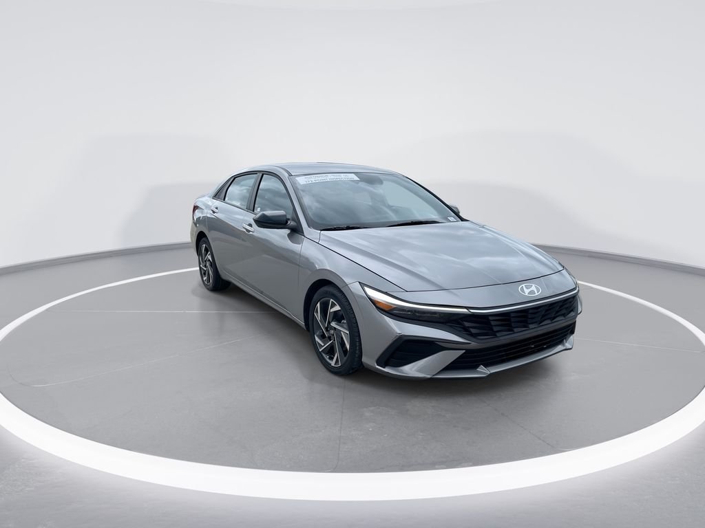 Used 2025 Silver Hyundai SEL Sport image 2