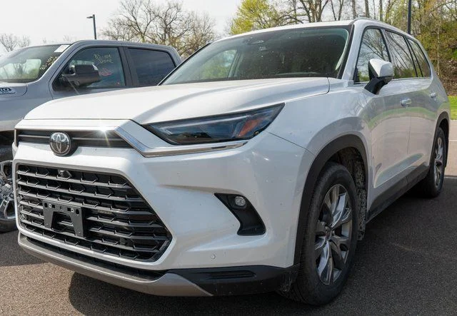 Used 2025 White Toyota  image 1
