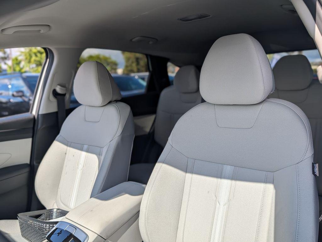 New 2026 White Hyundai SEL FWD image 15